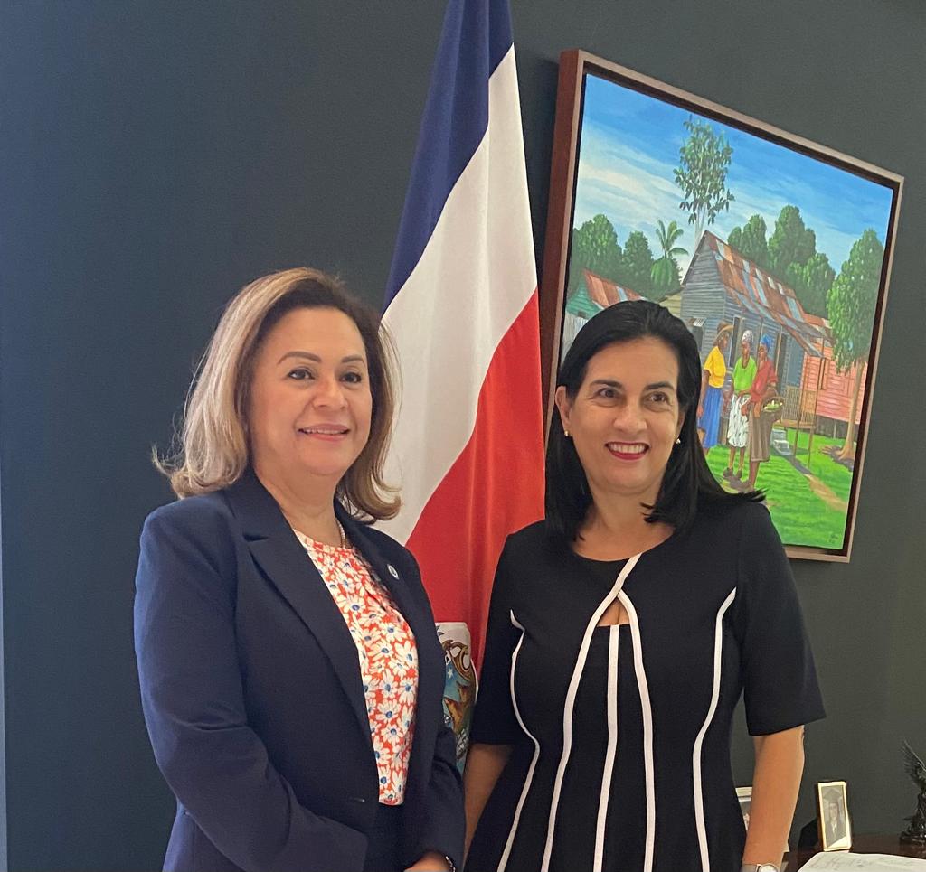Reunión con la Ministra de Trabajo y Seguridad Social, Señora Marta Esquivel Rodríguez, sobre temas de interés y cooperación(8 de julio de 2022)